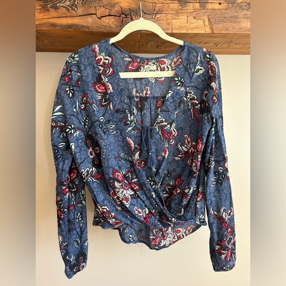 Hollister Wrap Top